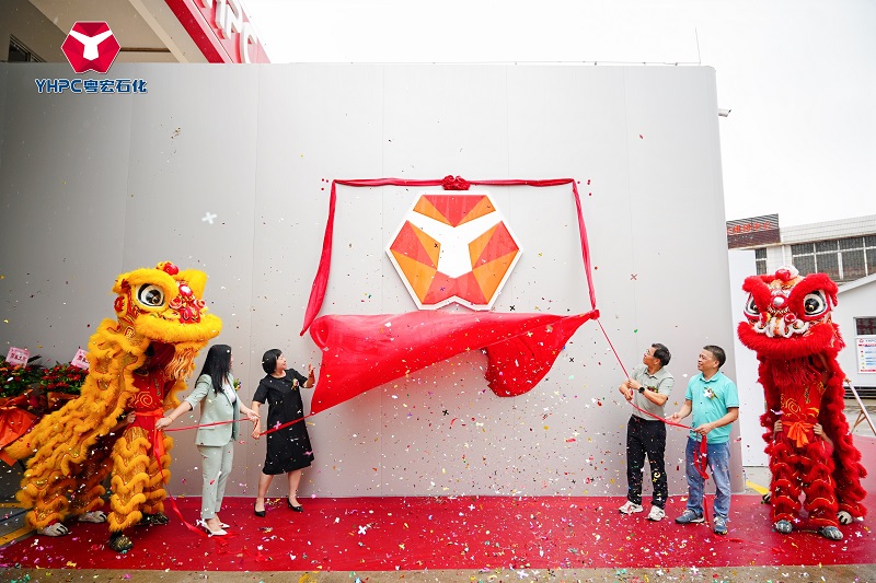 1753147562387486.jpg 董事長徐克偉先生與各領導進行揭牌.jpg