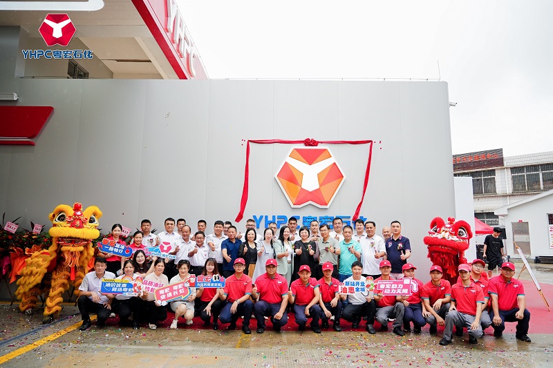 1753147571268723.jpg 董事長徐克偉先生與出席慶典全體員工留影.jpg